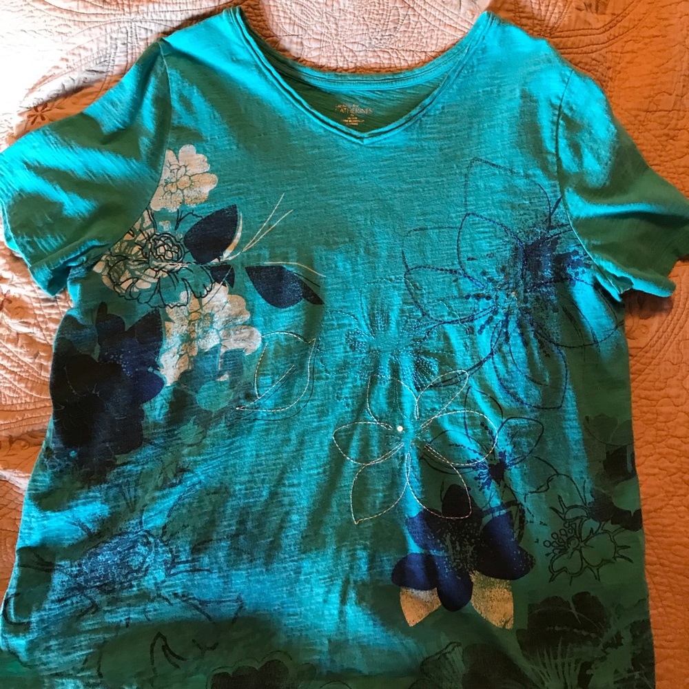 EUC Floral V neck turquoise top with sequins.
